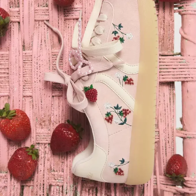 Adidași Chicsneaker, talpă cupă